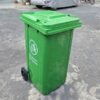 thung-rac-nhua-240L-day-11kg-mau-xanh-la