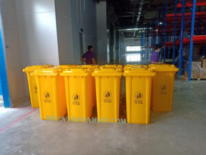 top-4-thung-rac-mau-vang