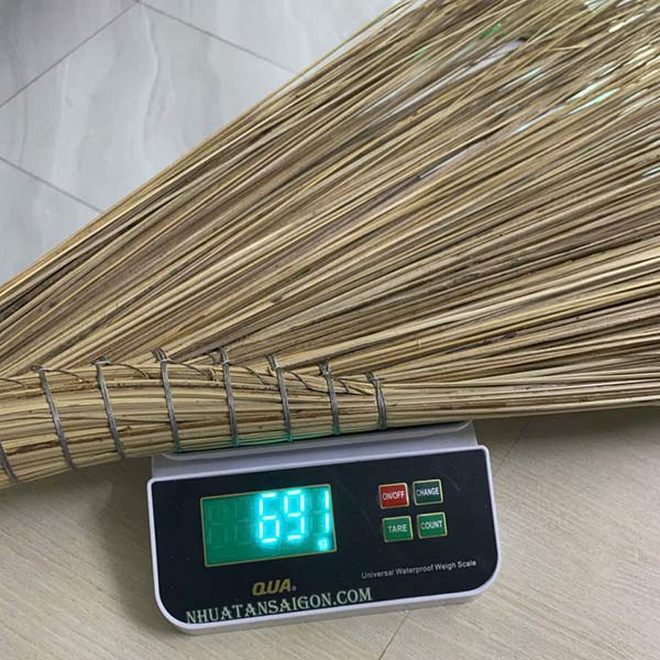Chổi dừa cột kẽm 691 gram choi-dua-cot-kem-691-gram