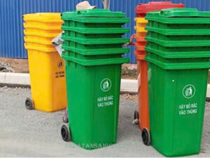 thung-rac-huyen-hoc-mon